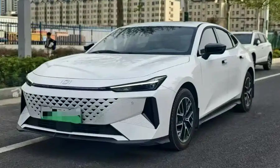 Changan Qiyuan-A05-Used Changan Qiyuan A05 2024 Model 70 Beyond Edition 1.5L 110HP L4 E-CVT PHEV 9.07kWh 70km