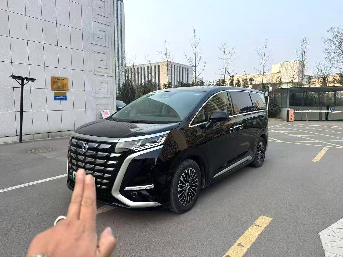 Used Denza D9 2022 Model DM-i 1.5T CVT 1040 Premium Edition 1.5T 139HP L4 E-CVT PHEV 40.06kWh 190km