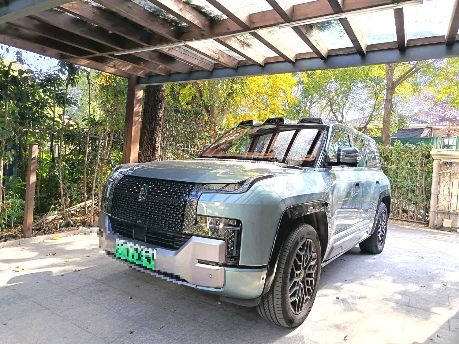 Used Yangwang U8 2023 Model Luxury Edition 2.0T 272HP L4 AT REEV 49.05kWh 180km