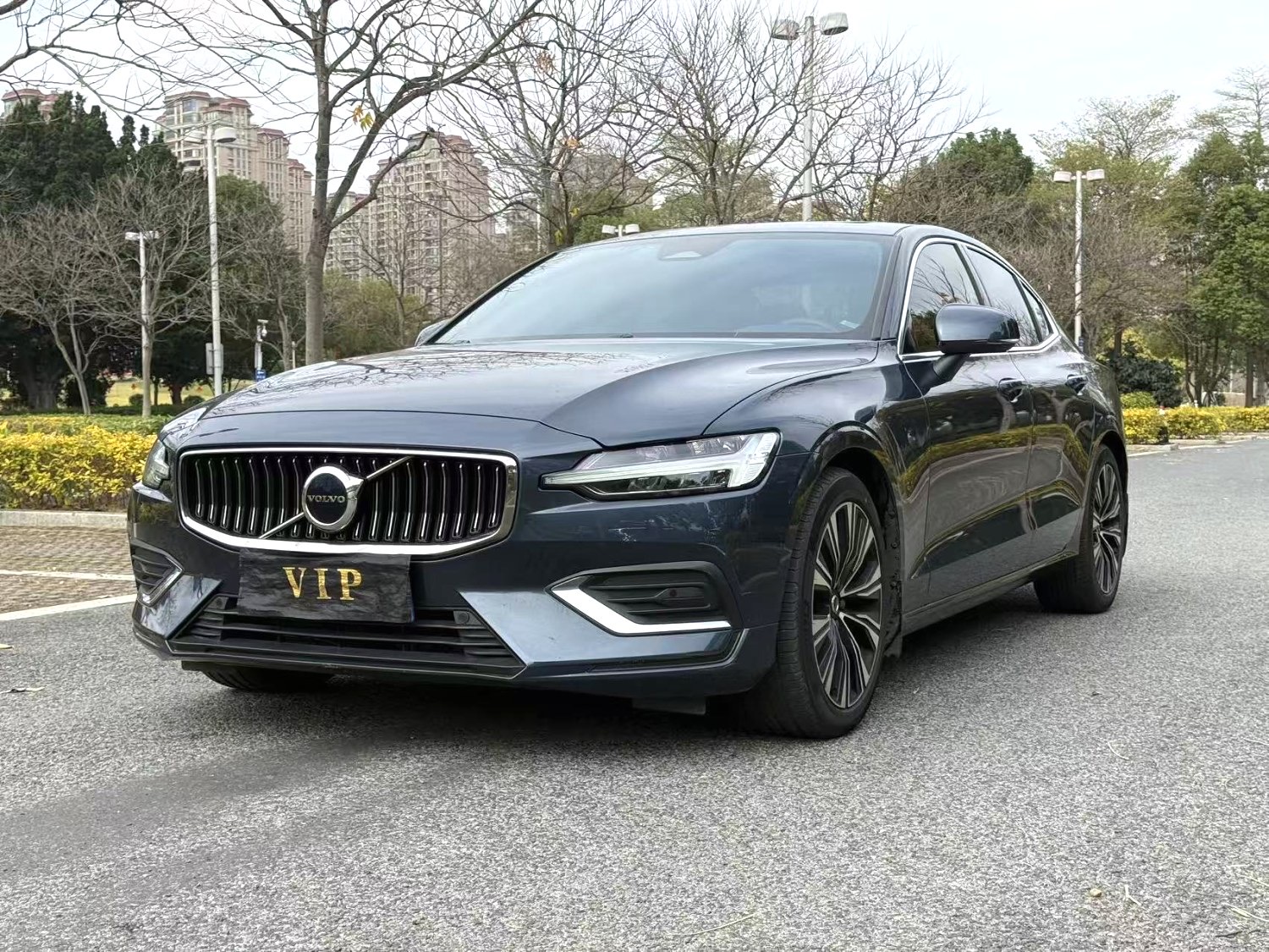 Used Volvo S60 2023 Model B4 Smart Luxury Edition 2.0T 197HP L4 7DCT