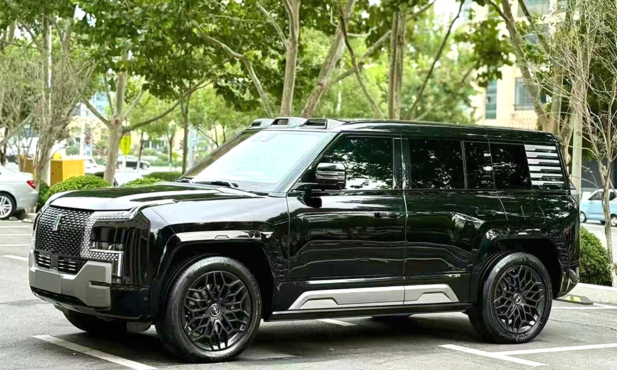 YANGWANG-U8-Used Yangwang U8 2023 Model Luxury Edition 2.0T 272HP L4 AT REEV 49.05kWh 180km