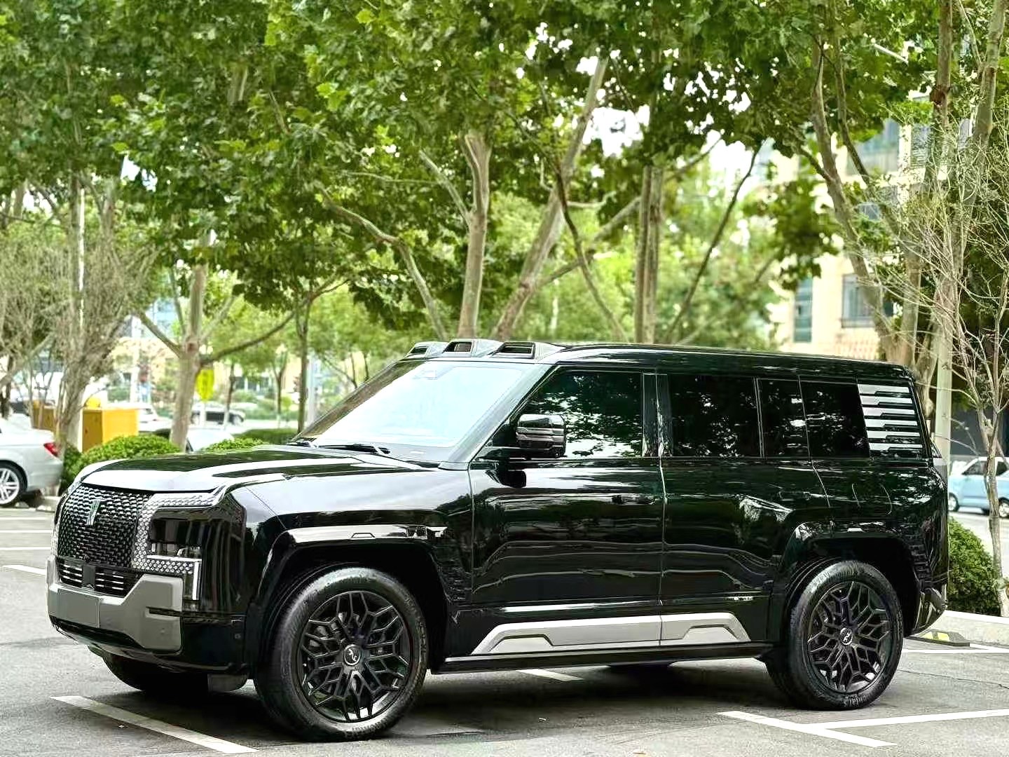 Used Yangwang U8 2023 Model Luxury Edition 2.0T 272HP L4 AT REEV 49.05kWh 180km