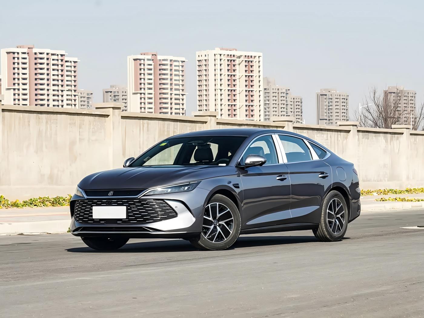 Wholesale BYD Qin L 2025 Model DM-i 120KM Leading Edition 1.5L 101HP L4 E-CVT PHEV 15.87kWh 120km