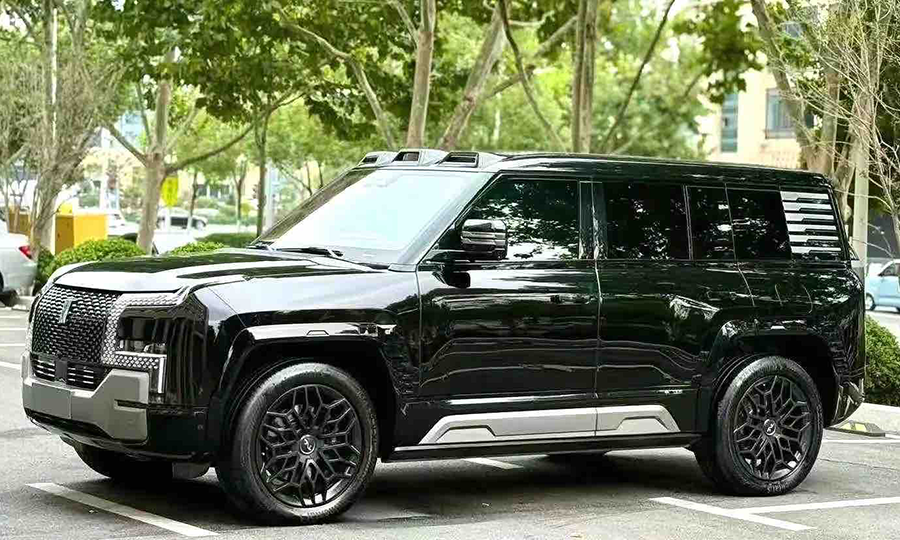 YANGWANG-U8-Used Yangwang U8 2023 Model Luxury Edition 2.0T 272HP L4 AT REEV 49.05kWh 180km YANGWANG-U8-Used Yangwang U8 2023 Model Luxury Edition 2.0T 272HP L4 AT REEV 49.05kWh 180km