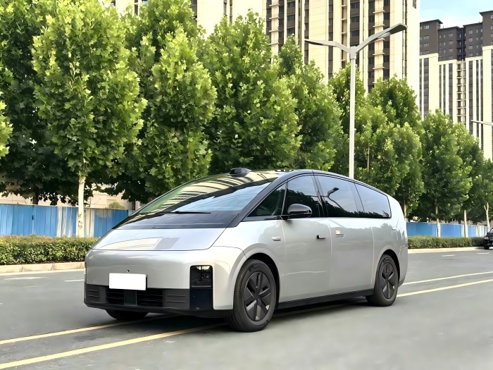 Used 2024 Li Auto MEGA Ultra In Stock High HP Single-Speed SST EV MPV